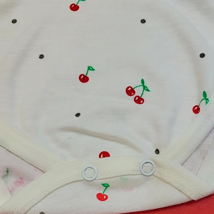 ست بادی و شلوار نوزادی طرح گیلاس، نخی و ضدحساسیت، کاربردی برای زیر لباس